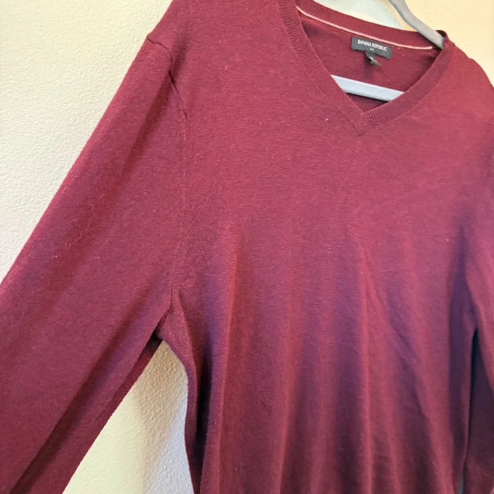 Banana Republic Mens V-Neck Sweater Burgundy Maroon Cotton Blend Size M Holiday